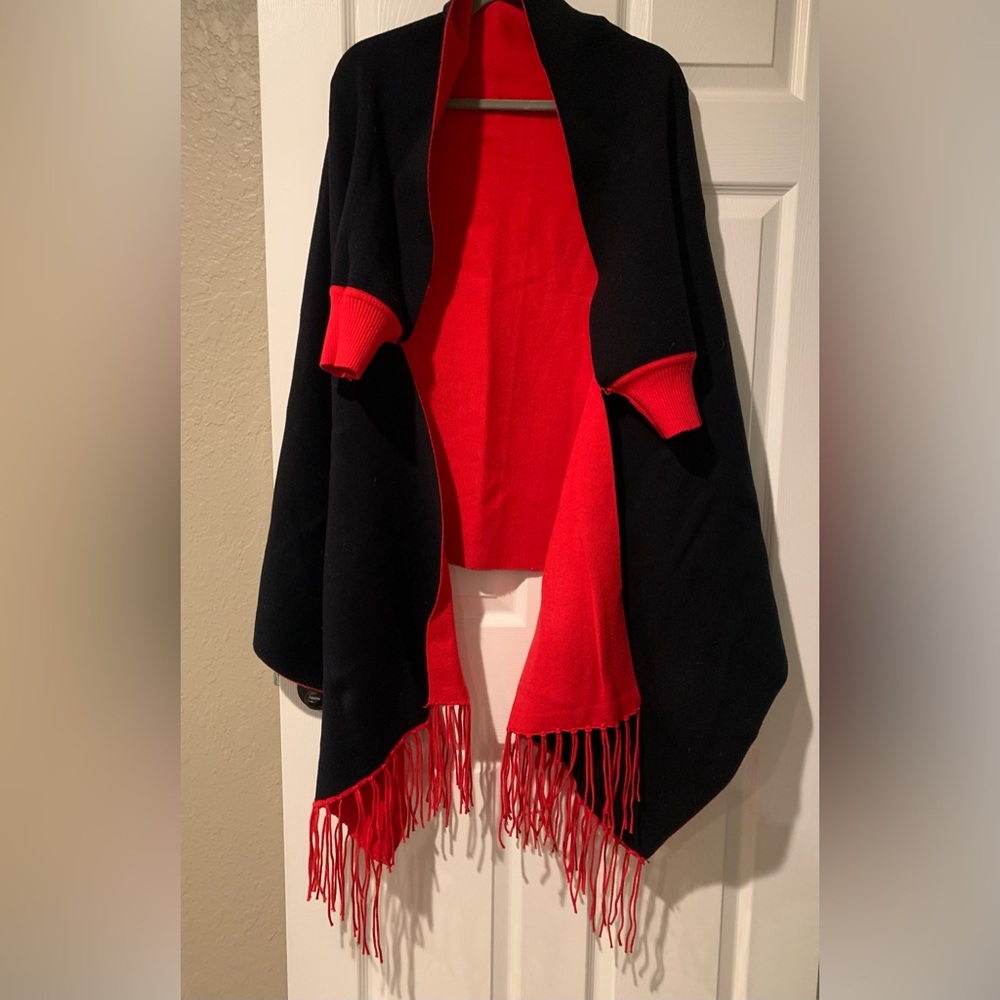 Elegant reversible Black Red Poncho One Size with short sleeve and fringe